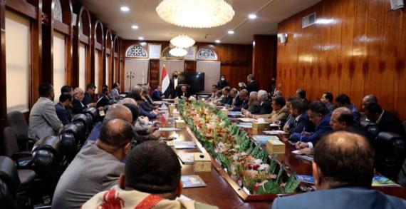 الرئيس المشاط يعقد اجتماعا مع القطاع المصرفي بمقر البنك المركزي